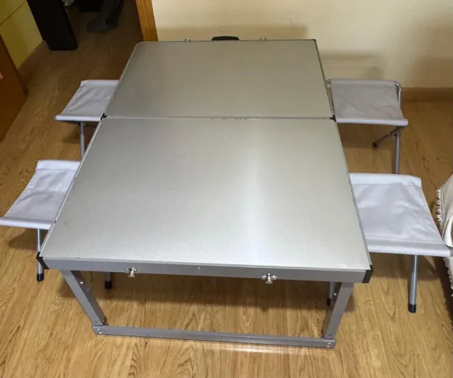 Mesa plegable aluminio con 4 sillas