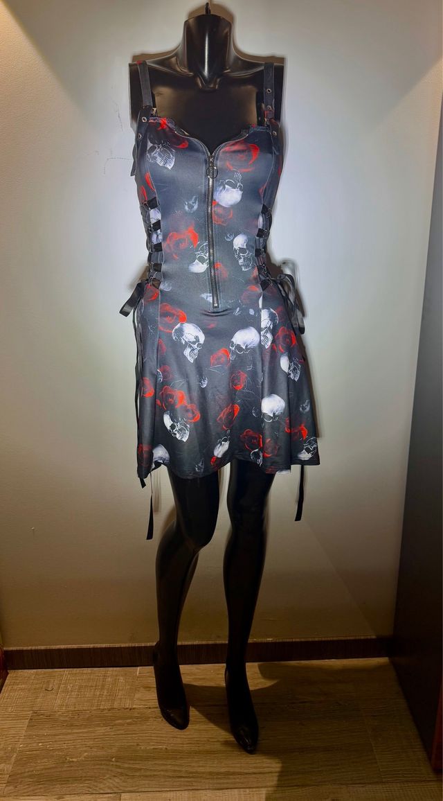 Vestido negro con lazadas tipo corset