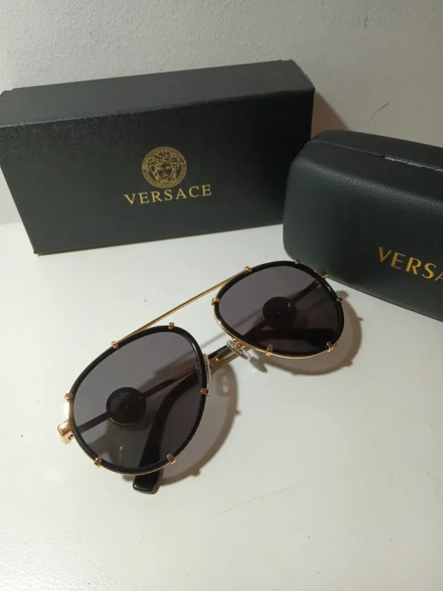 Gafas de Lujo Doradas y Negras