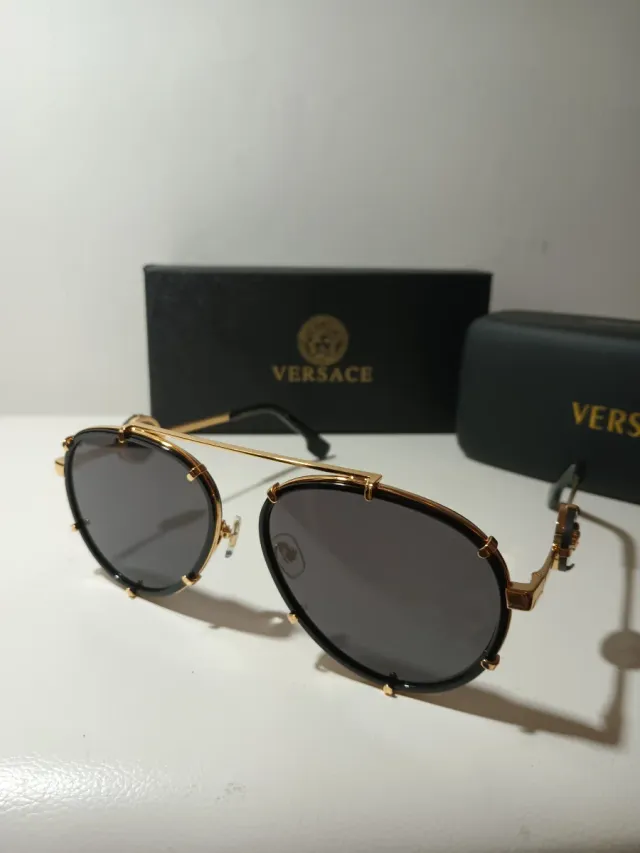 Gafas de Lujo Doradas y Negras