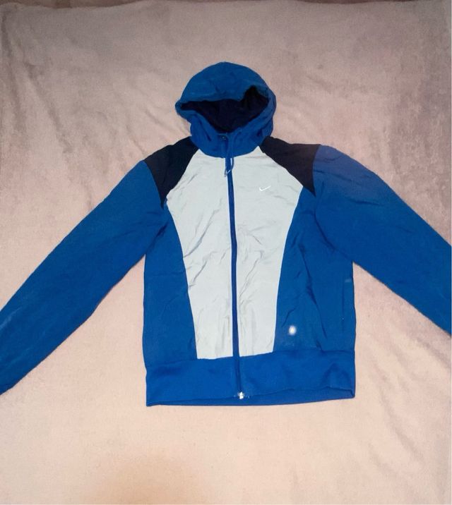 Sudadera Nike con capucha azul y blanco