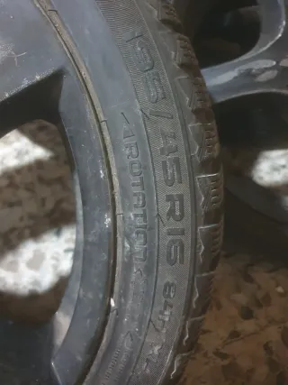 Dacia Ruedas de coche o camión pequeño 2023