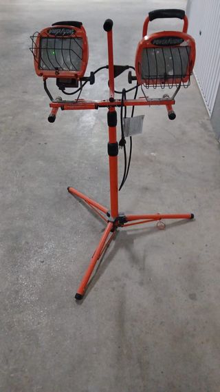 Foco de luz doble con trípode