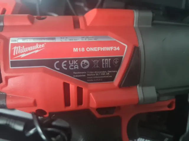 Pistola de impacto Milwaukee M18 FUEL