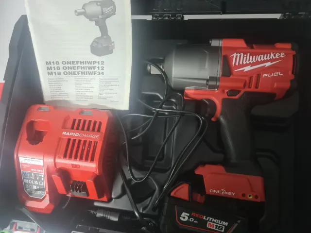Pistola de impacto Milwaukee M18 FUEL