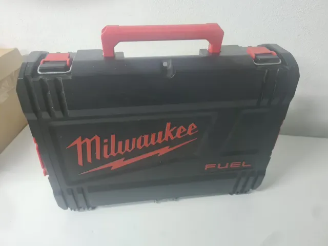 Pistola de impacto Milwaukee M18 FUEL