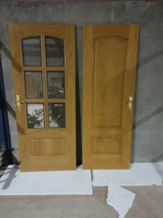 Puertas de roble con cristal sin marco.