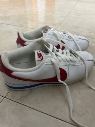 Nike Cortez Blancas y Rojas