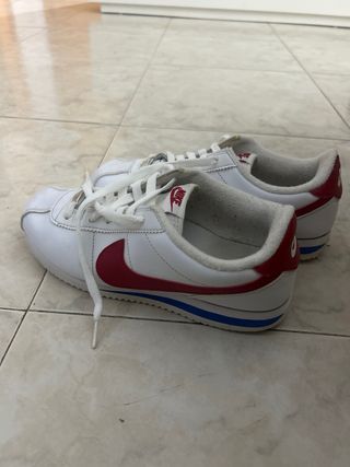 Nike Cortez Blancas y Rojas