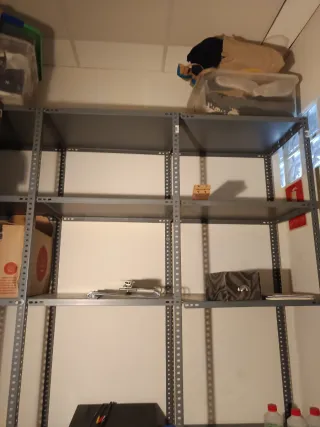 Estanterías metálicas de almacenamiento