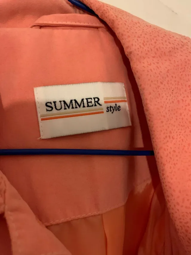 Chaqueta coral con botones