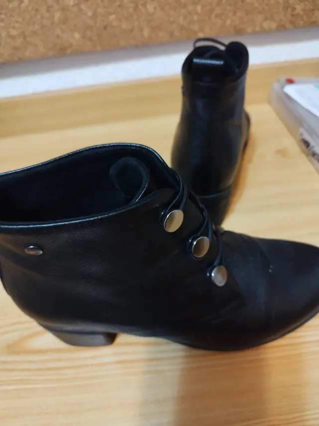 Botines negros piel , cómodosy suaves