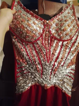 Vestido de fiesta gitana rojo y plateado