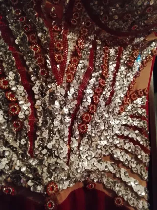 Vestido de fiesta gitana rojo y plateado