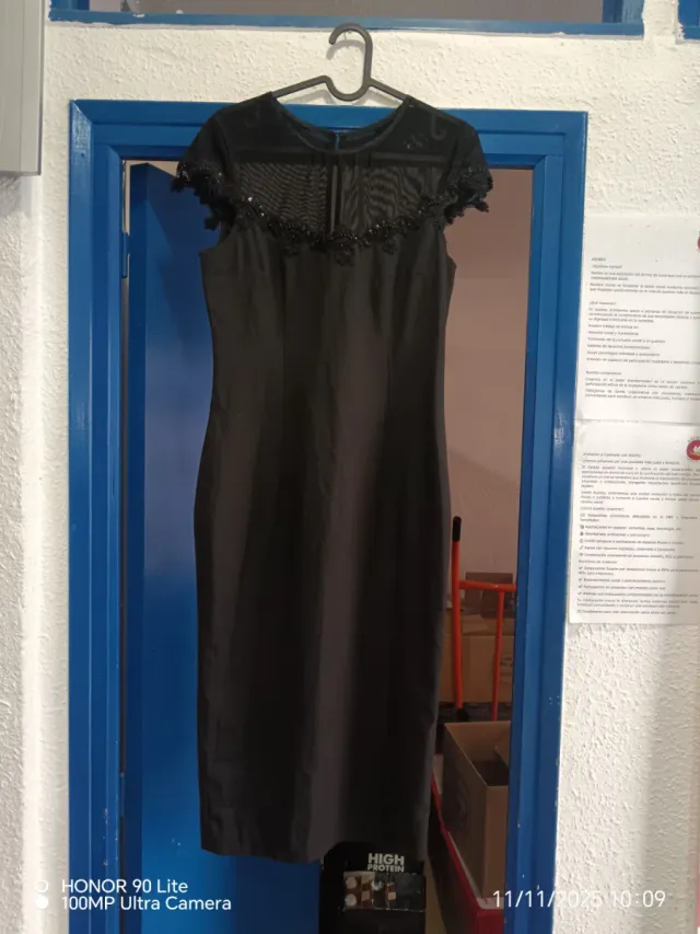 Vestido de fiesta negro con encaje