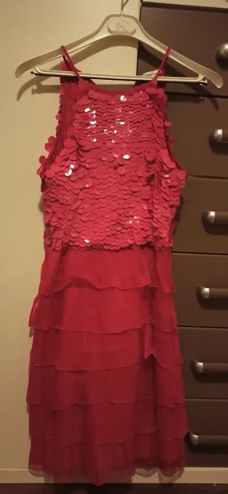 Vestido rojo lentejuelas y volantes