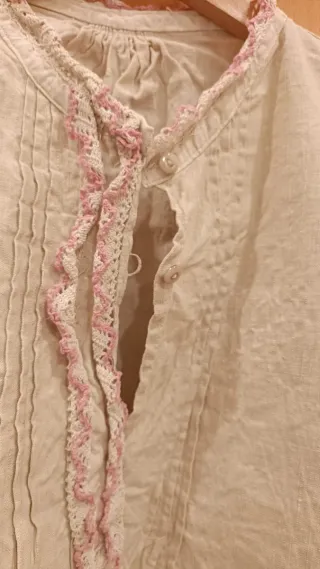 Camisa de mujer antigua indumentaria tradicional