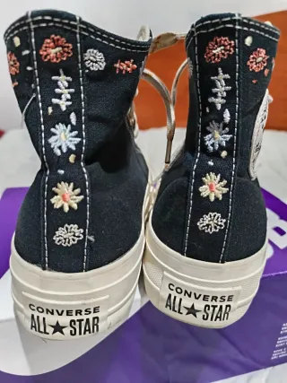 Converse altas negras con diseño florado Talla 37