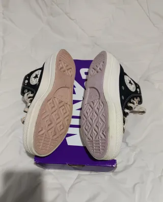 Converse altas negras con diseño florado Talla 37