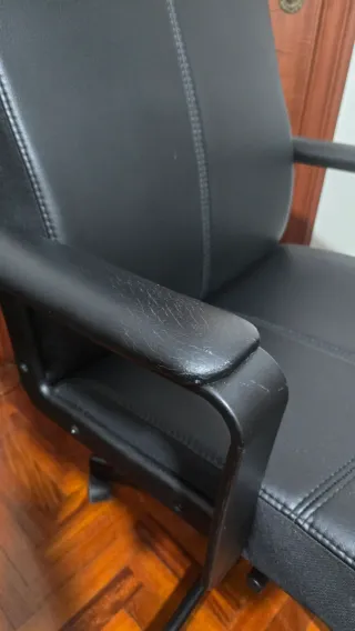 Silla de escritorio giratoria negra