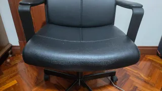 Silla de escritorio giratoria negra
