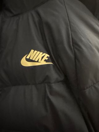 Abrigo acolchado Nike azul para niños