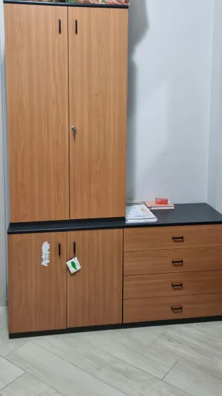 Mobiletto in legno per camera/studio