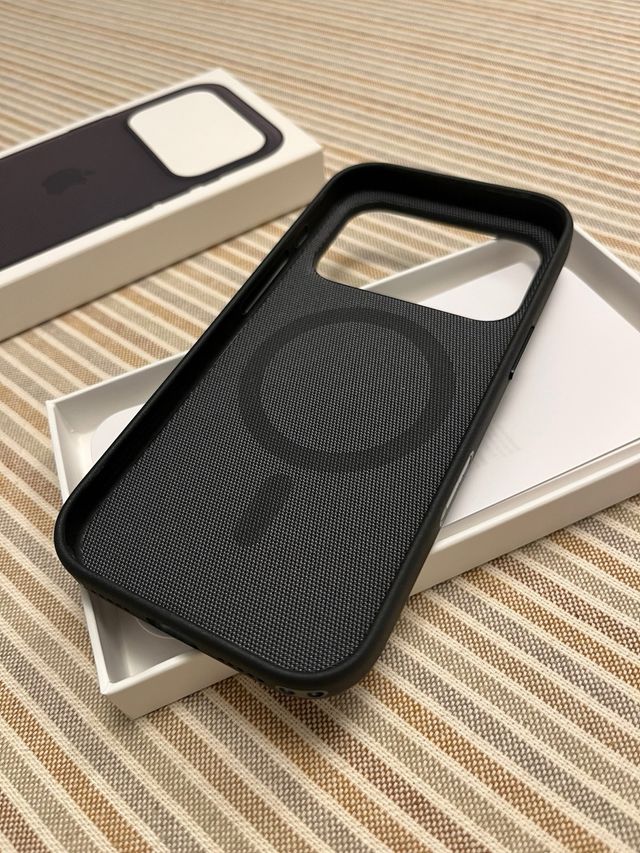 Funda original TechWoven Apple iPhone 17 Pro Negra