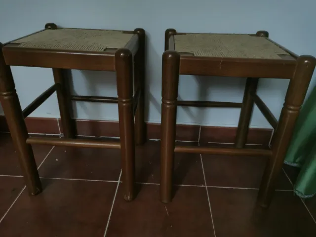 2 Taburetes de madera y yute