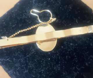 Pisacorbata chapado en oro con ancla y corona