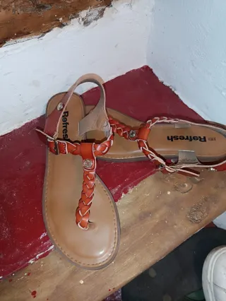 Sandalias Refresh Cuero Marrón y Naranja