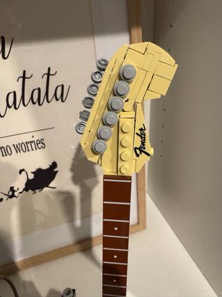 Guitarra Fender a escala