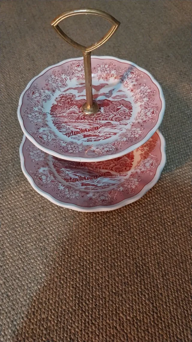 Pastelero 2 Pisos Porcelana Rosa y laton Dorado