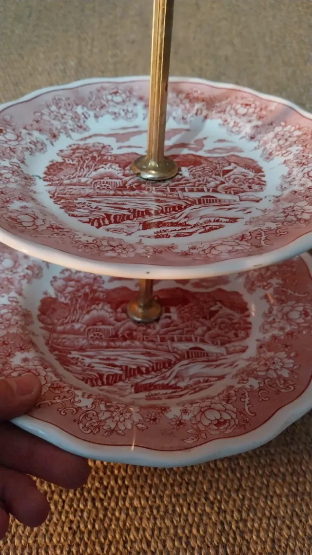 Pastelero 2 Pisos Porcelana Rosa y laton Dorado