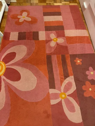 Alfombra habitación naranja y rosa