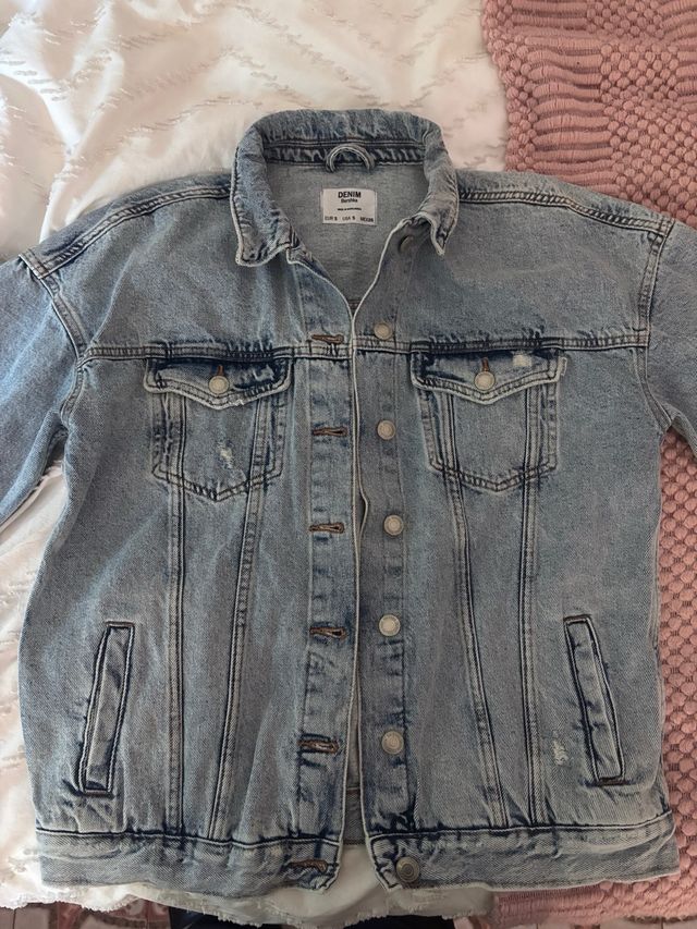 Chaqueta vaquera Bershka Talla M