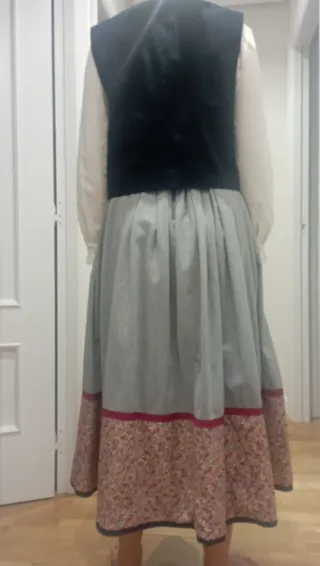 Traje de casera falda delantal camisa chaleco