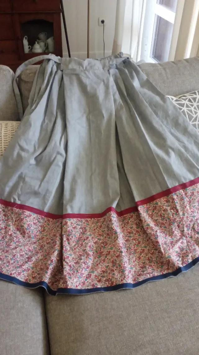 Traje de casera falda delantal camisa chaleco