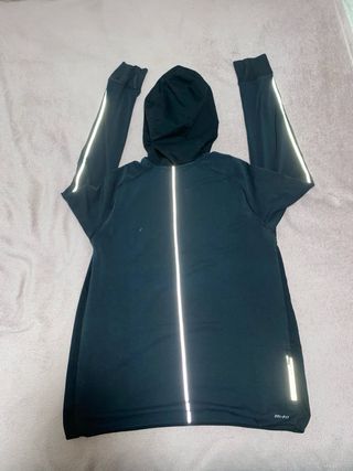 Chaqueta deportiva Nike negra con capucha