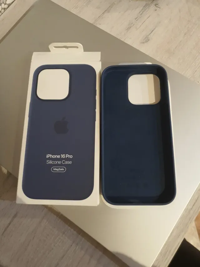 Funda de silicona iPhone 16 Pro azul