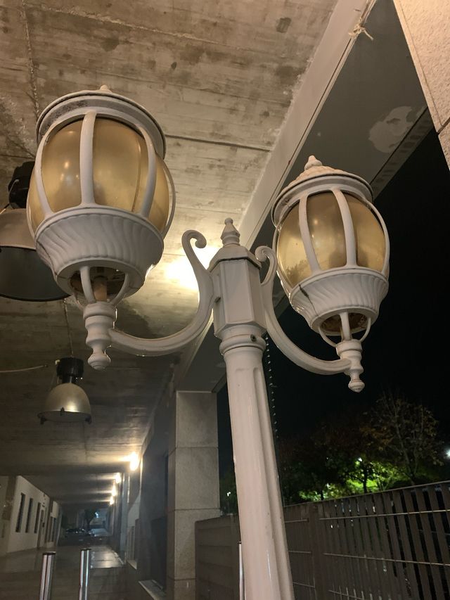 2 Farolas antiguas forja dorada y blanca