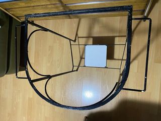 Lavabo antiguo con soporte de hierro forjado