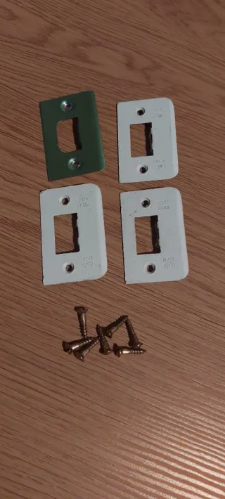 Chapas cerradura y tornillos