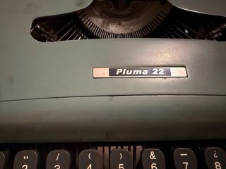 Máquina de escribir Olivetti Pluma 22