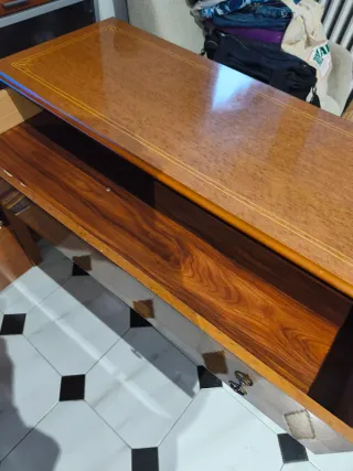 Cómoda de madera con 4 cajones