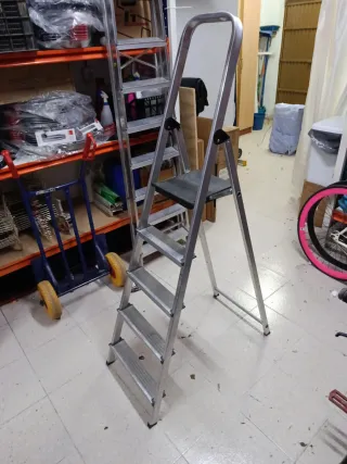 Escalera Altipesa aluminio 5 peldaños