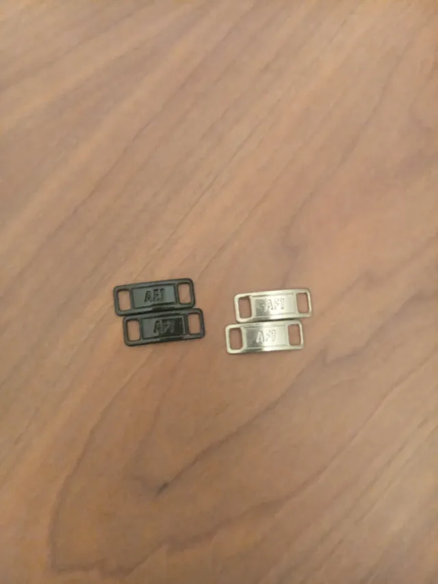 Nike Air Force 1 Negras con chapitas de air force