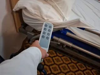 Cama geriátrica articulada