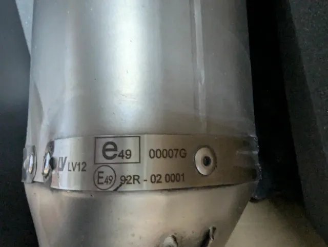 Tubo de escape LeoVince LV12 Titanio para BMW