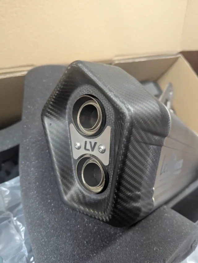 Tubo de escape LeoVince LV12 Titanio para BMW